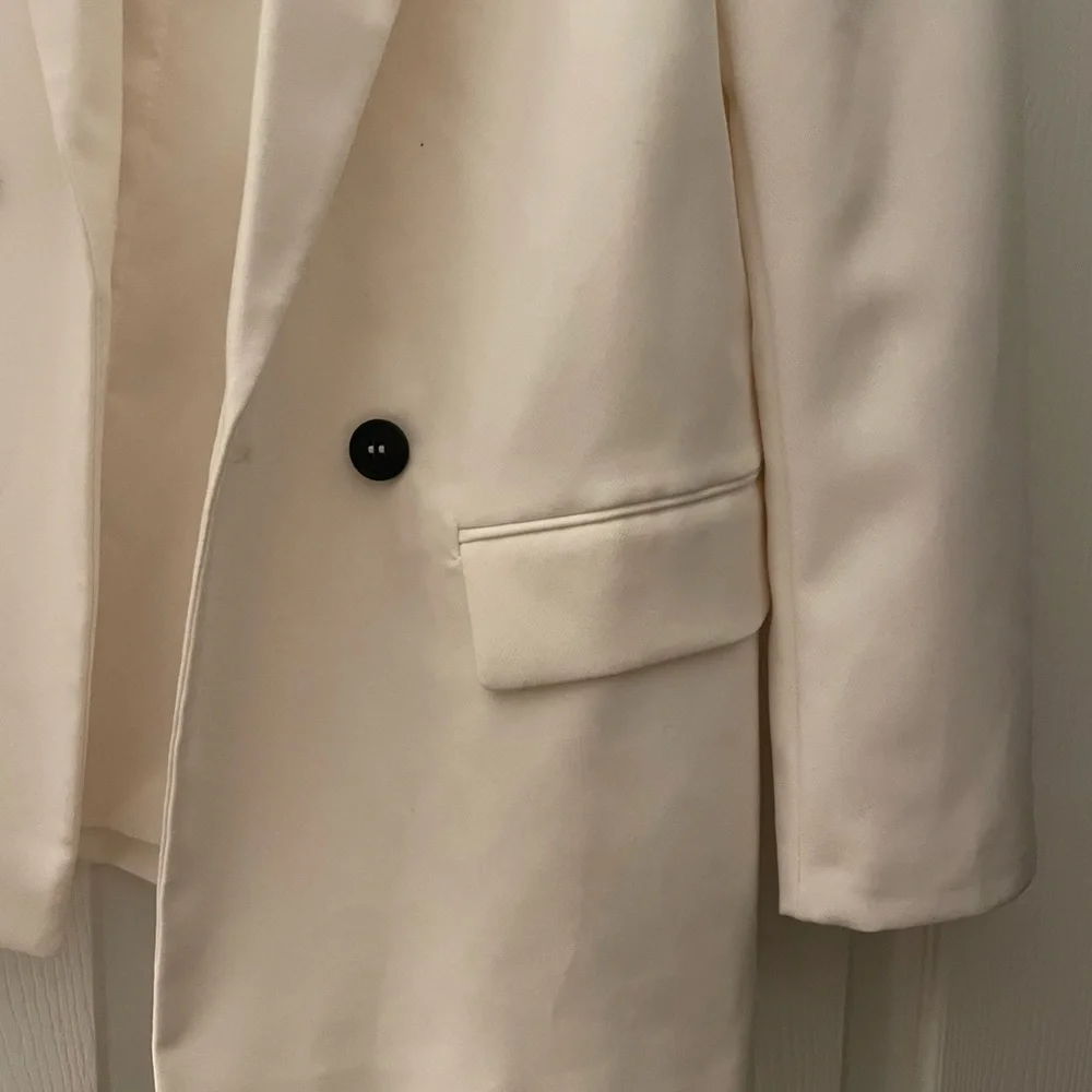 White blazer - Picture 7 of 16